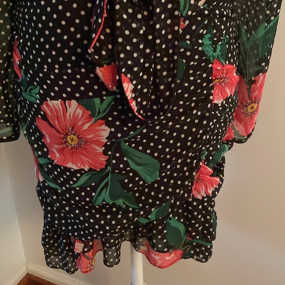 BCBGMAXAZRIA size 4 excellent condition dress - Picture 3 of 11